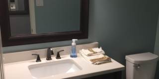 Gorgeous Updated 2BR 3BA Town house Gallery 14