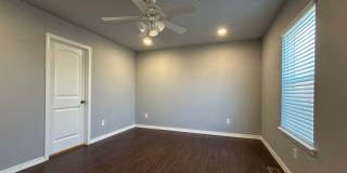Townhouse with Garage - Minutes from Downtown Rogers Gallery 14