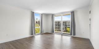 Spacious, Renovated Downtown Condo with Breathtaking Views of the City! Gallery 9