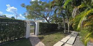 8105 SW 17th Ter Gallery 1