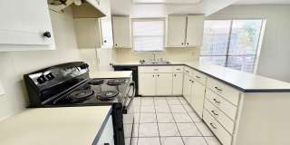 Freshly Renovated 2BD/2.5BA Townhouse in Exclusive Horseshoe Bay Community! Gallery 17