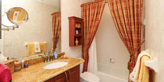 ** THE VINEYARDS SEASONAL ** 2 BED PLUS A DEN\2 BATH 2ND FLOOR COACH HOME READY FOR YOU ** VACATION READY HOME ** Gallery 21