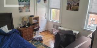 Great 3 Bed (1st Fl Duplex) Close to Green Line and Bus Stop Gallery 23