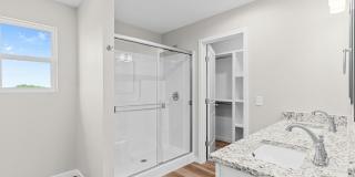 Beautiful Split Level 5 Bedroom Home - Hills of Olde Savannah Gallery 21