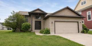 Beautiful and Spacious 4 Bedroom 3 Bath Available For Rent! Gallery 1