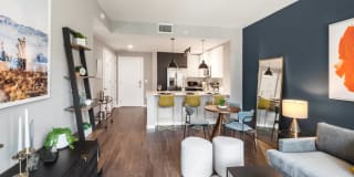 AMLI at Uptown Gallery 5