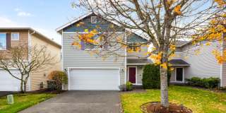 4 Bedroom Sammamish Retreat with Cascade Views and  Private Backyard Gallery 1