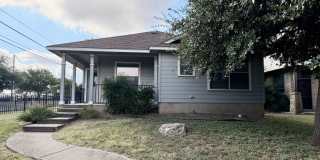 4 Bed House - North of UT Campus Gallery 1