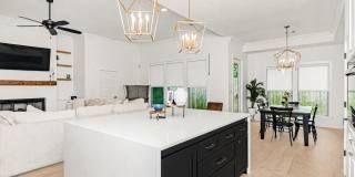 Custom Home Off Tiger Bend|Great Location Gallery 10
