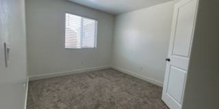 Desert Bluff 4 Bed Home! Gallery 9