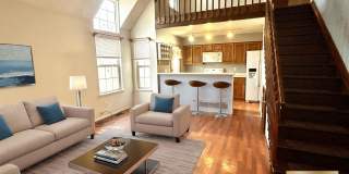 Wonderful 2-bed 2-full bath townhouse walking distance to the lightrail! Gallery 1