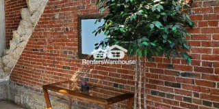 2323 Locust Street Gallery 20