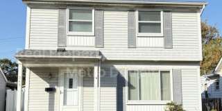 3-Bedroom Clawson Home with Fenced Backyard & Patio Gallery 1
