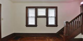 4 Bedroom North Campus Newly Remodeled House with 2 Decks and Patio Gallery 16