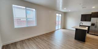 Newer4 Bedroom Town Home Gallery 13