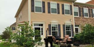 Spacious 3Br/2.5Ba TH w/2 CG in Maple Grove! Gallery 1