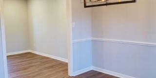 Room in 4 Bedroom Home at N Harrison Ave Gallery 6