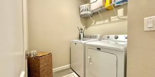 Beautiful Townhome in a perfect location Gallery 20