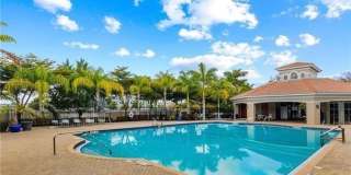 Townhouse with Amenities Galore: 3 BR / 2.5 Bath In The Colonnade Community Gallery 4