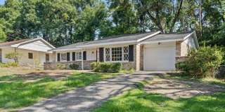 Three bedroom home close to USA with a garage Gallery 23