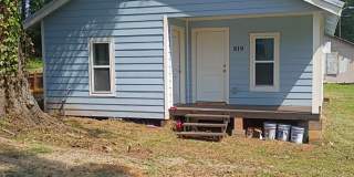 Furnished 1 bedroom 1 bath house close to downtown! Furnished 1 bedroom 1 bath house close to downtown! Gallery 1