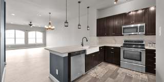 Lakefront Condo GARAGE INCLUDED Gallery 1