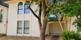 Beautifully Renovated 3 Bedroom Home in Royal Ridge Gallery 4