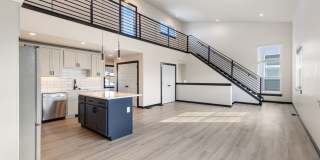 Huge deck with unobstructed mountain views. Pet friendly. Gallery 1
