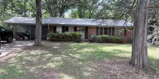 Athens Living Near Five Points – Fenced Yard & Covered Parking Gallery 1