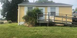 Neat 3 BR house in south Bloomington. Hardwood floors Gallery 1