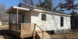 Amazing 2 bedroom/1 bath house with laundry room! Gallery 4