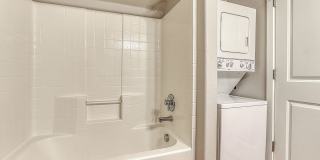 Beautiful Ground Level 1+br Condo ** Water/Sewer/Garbage Included ** Gallery 13