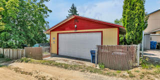 Fully Renovated 3BD Upper Duplex with Garage & Garden in West Seattle Gallery 25