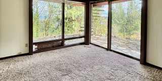 2 Bed / 2 Bath Lakeview Bellevue cottage $3,295/month Gallery 11