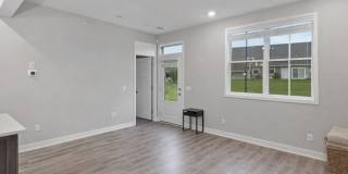 Charming 3BR Townhome in Lakeville Gallery 1