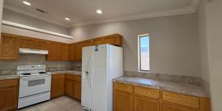 Unfurnished - Long term - Salt water Pool Gallery 7