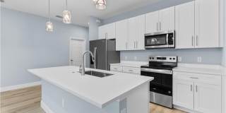 702 Broadway Avenue Gallery 17
