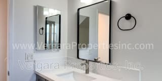 18012 Manhattan Place Gallery 17