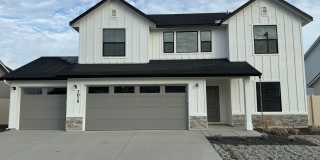 Beautiful & Spacious 4 Bed 2.5 Bath Home Gallery 1
