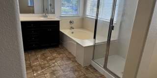 Beautiful and spacious 4 bedroom/ 2.5 bathroom home Gallery 17