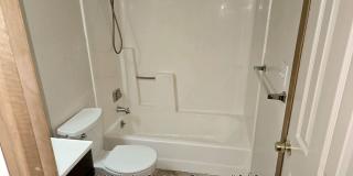 Large 1 bed with washer and dryer hookup Gallery 9