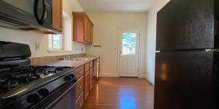 Spacious Two Bedroom Townhouse in Squirrel Hill! Fully Equipped Kitchen & W/D Included! Call Today Gallery 1