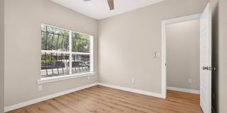 631 E Mistletoe Gallery 17
