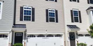 26 PEACOCK Circle Gallery 1