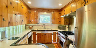 Charming  home on quiet street, great location Gallery 6