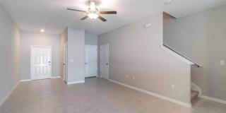 Modern 3BR/2.5BA Townhome with Pool Access & Deposit-Free Living! Gallery 15