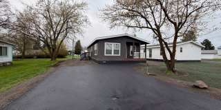Stunning 3 Bed, 2 Bath Home in Medical Lake! Gallery 1