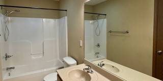 Spacious 4 Bed / 2.5 Bath in Quiet Neighborhood Available NOW! Gallery 13
