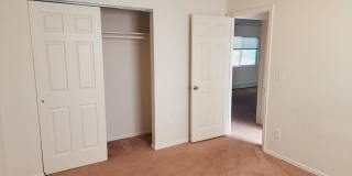 Cute 2 bedroom unit on University Dr. Cute 2 bedroom unit on University Dr. Gallery 11
