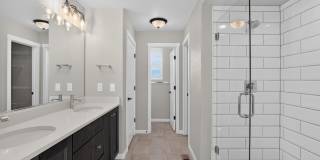 Spacious 5BR House in Monument Gallery 29